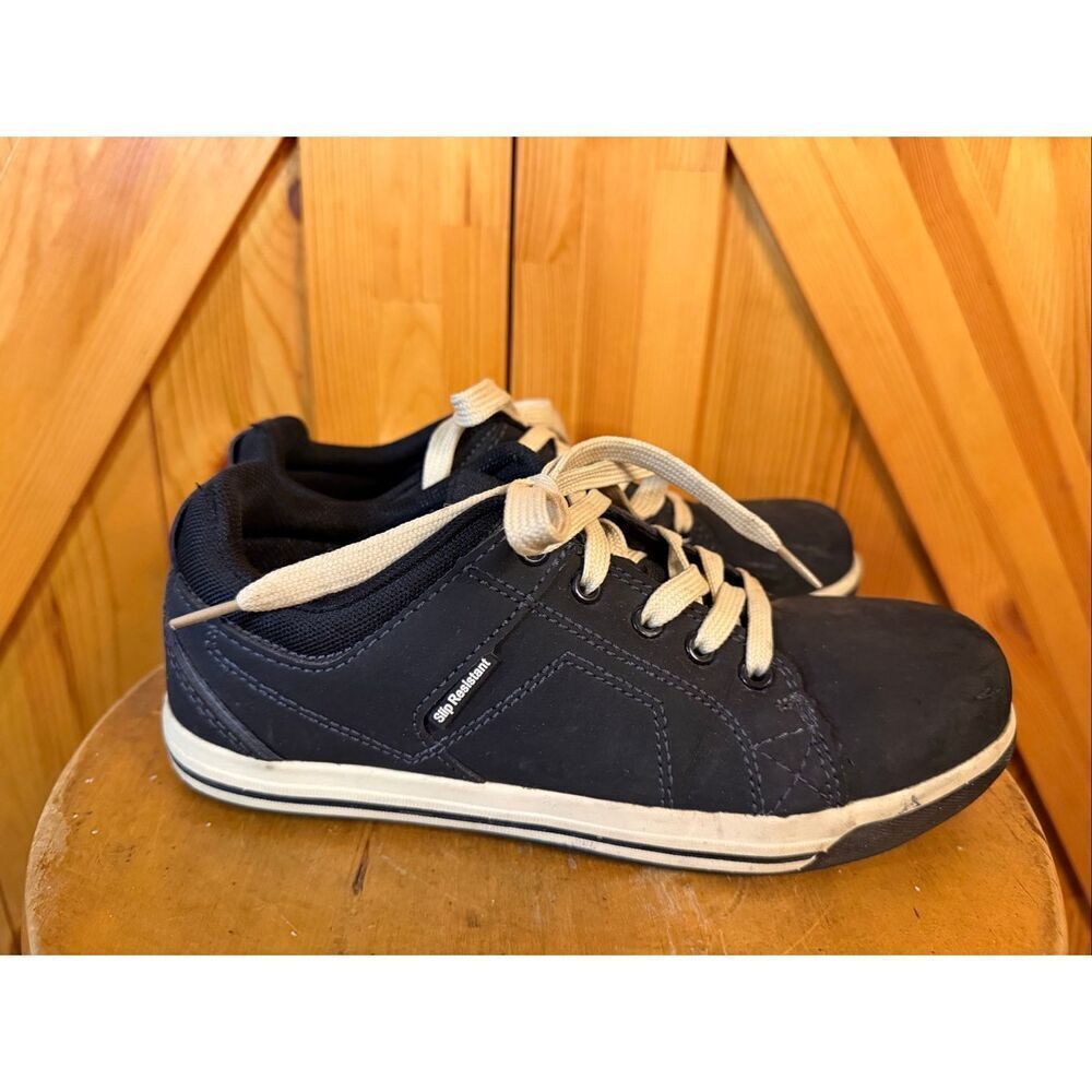 Nautilus Womenβs WestsideβSteel Toe Shoe 1425 Size 7.5